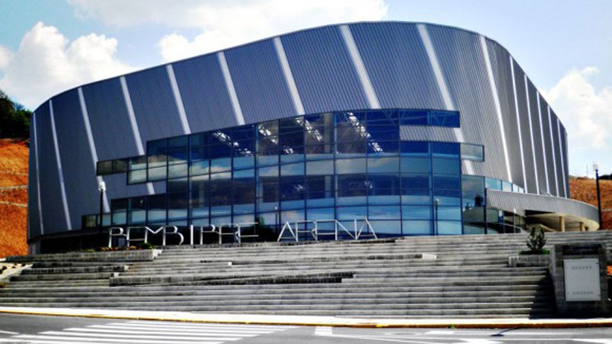 Exterior del pabellón Bembibre Arena. Exterior del pabellón Bembibre Arena.