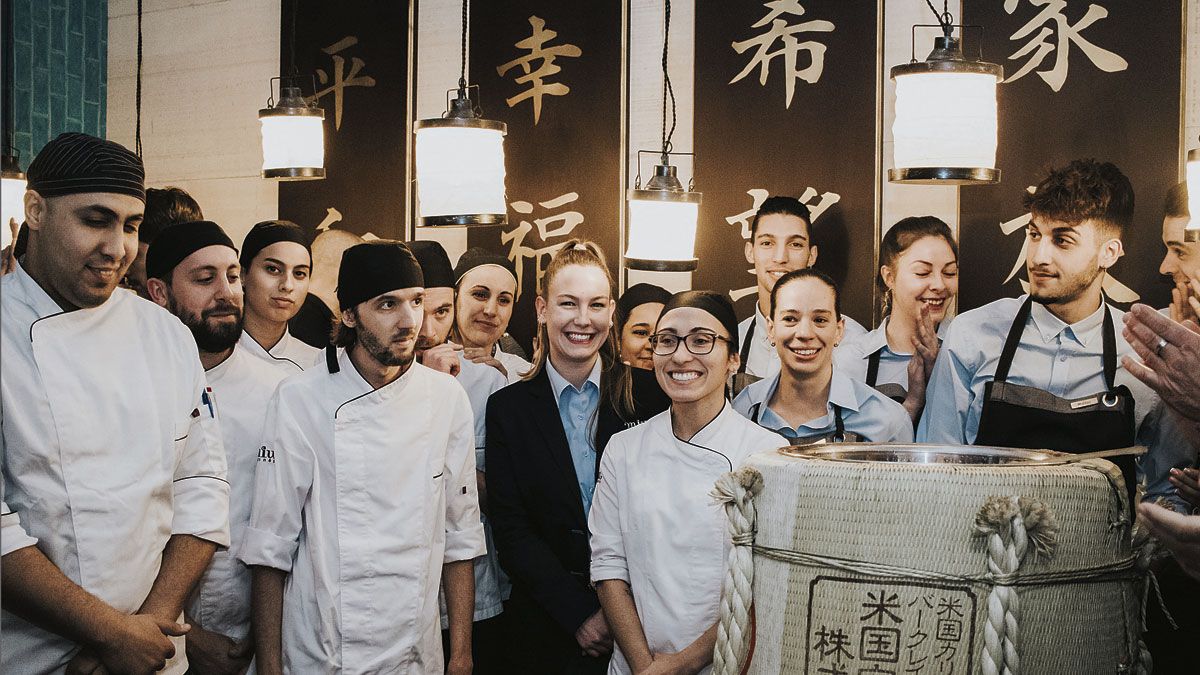 Foto de familia del equipo del Restaurante MIU Japonés. Foto de familia del equipo del Restaurante MIU Japonés.