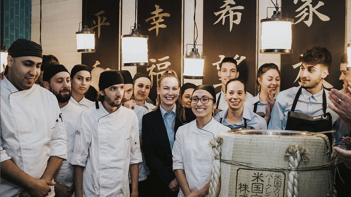 Foto de familia del equipo del Restaurante MIU Japonés.