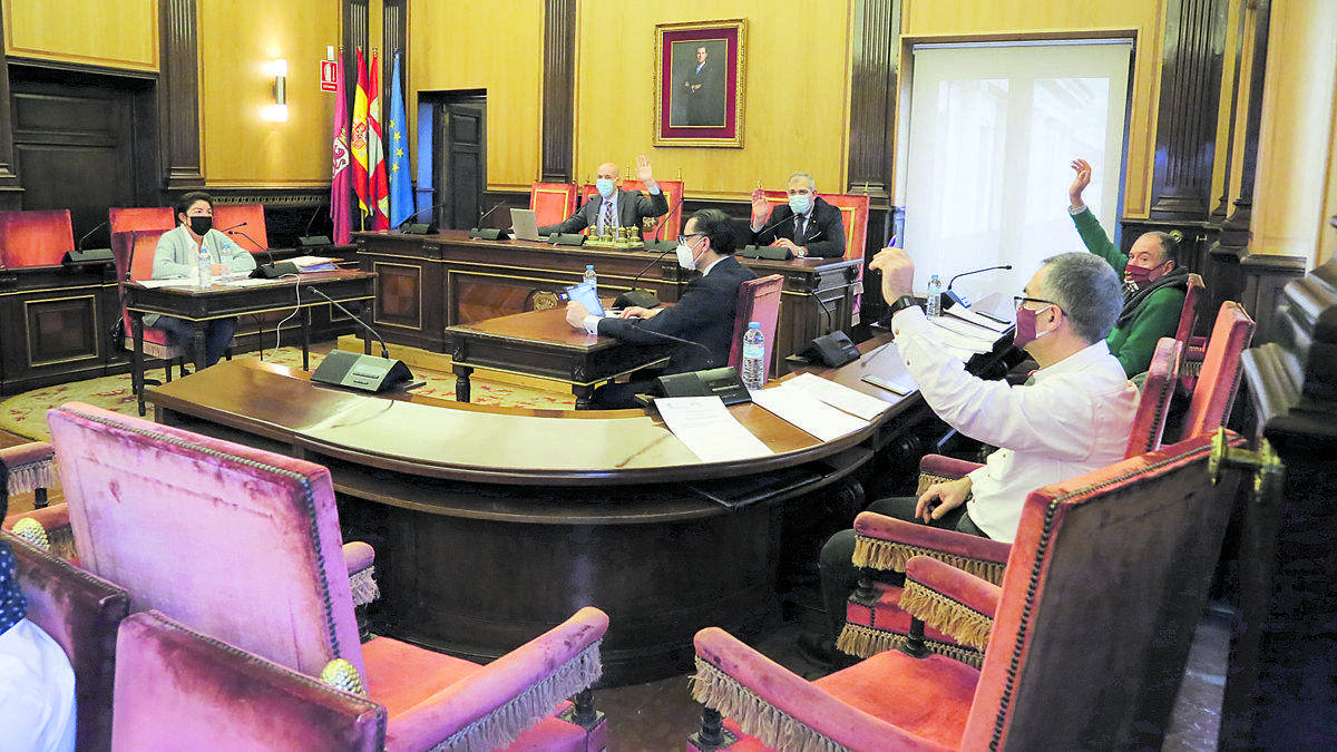 Un instante de la sesión plenaria celebrada en San Marcelo. | CÉSAR