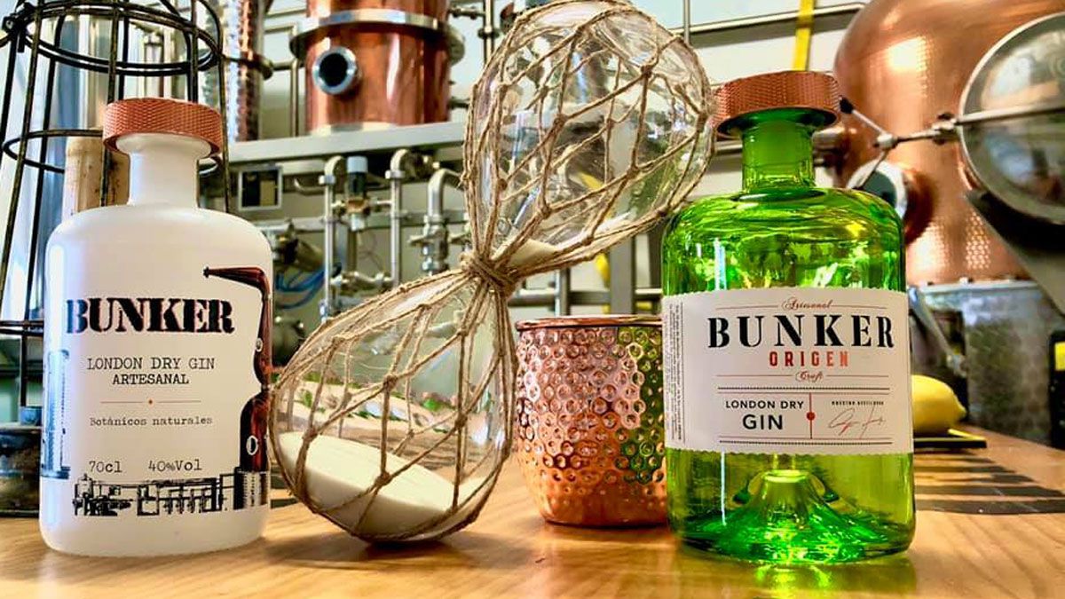 La ginebra Bunker Origen (a la derecha de la imagen) ha sido la premiada. | FACEBOOK BUNKER DISTILLERY