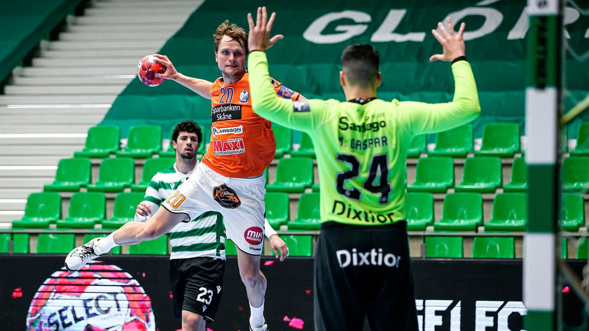 Frend-Öfors realiza un lanzamiento desde el extremo durante el partido del Kristianstad frente al Sporting de Lisboa. | EHF