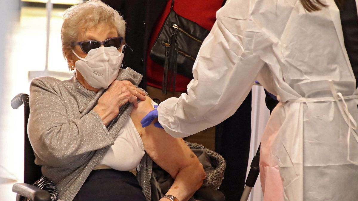 Las esperanzas para derrotar a la pandemia continúan puestas en la campaña de vacunación. | ICAL