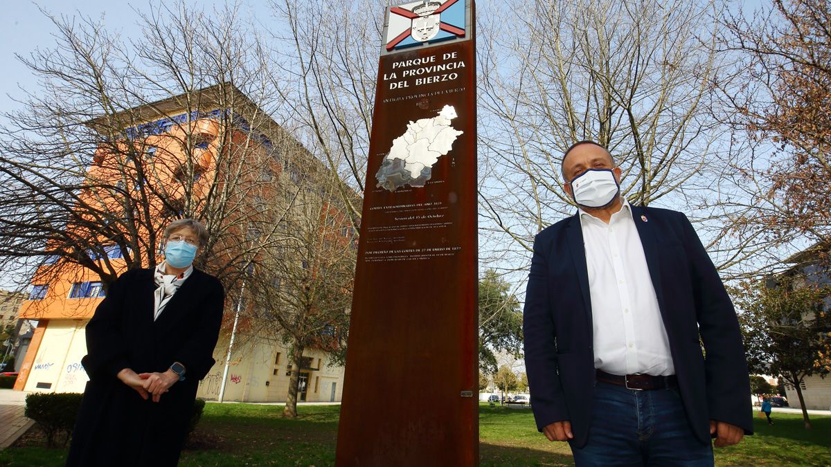 Rita Prada, única mujer presidenta del Consejo en sus 30 años de historia, y Gerardo Álvarez Courel, actual presidente. | C.S.