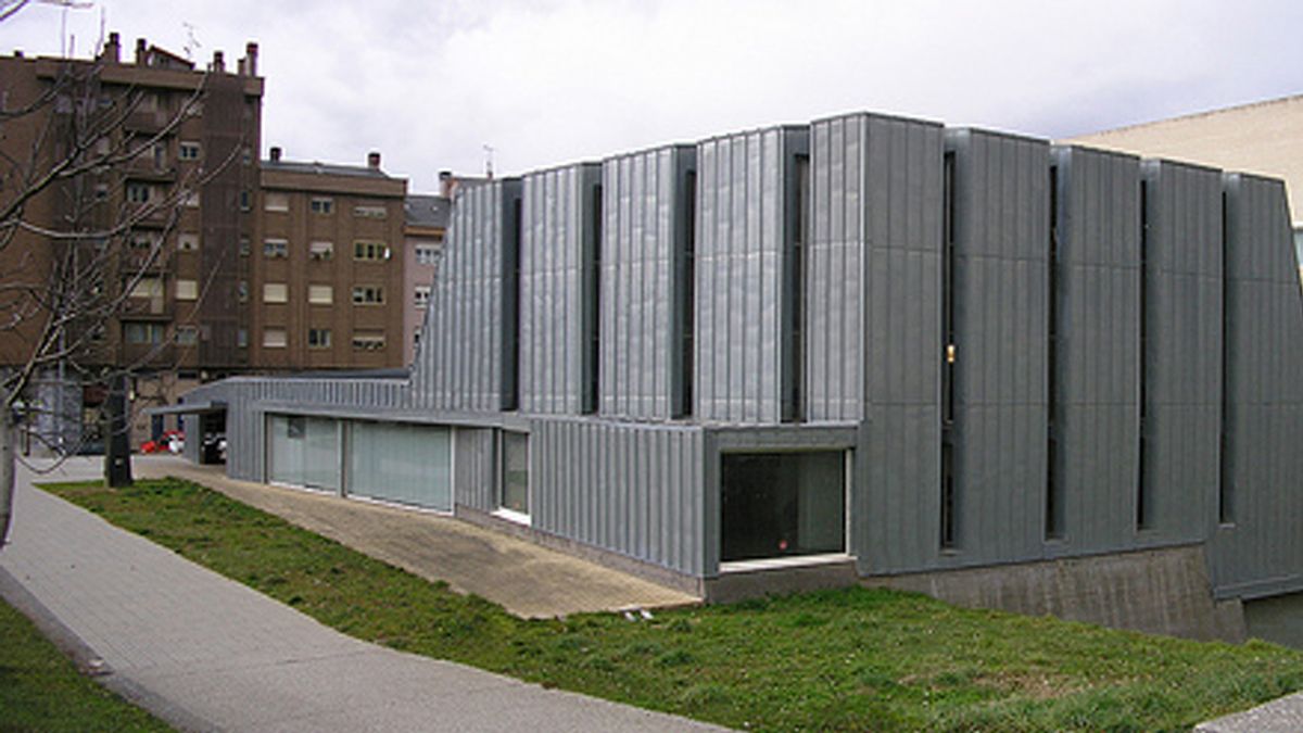 Imagen de la fachada de la Uned en Ponferrada.