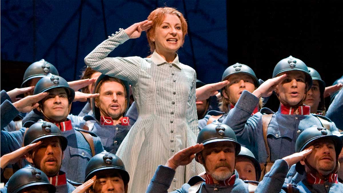 La soprano Natalie Dessay en un momento de la representación de ‘La hija del regimiento’.