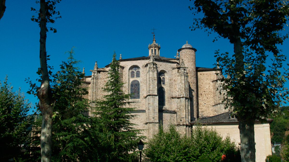 Vista de la Colegiata desde el Jardín Romántico. | RAMON CELA Vista de la Colegiata desde el Jardín Romántico. | RAMON CELA