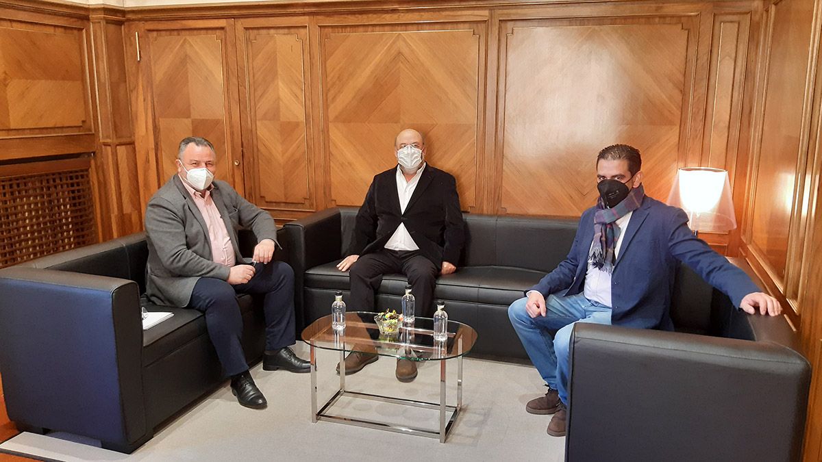 En la imagen momento de la reunión celebrada en la Diputación. | L.N.C.