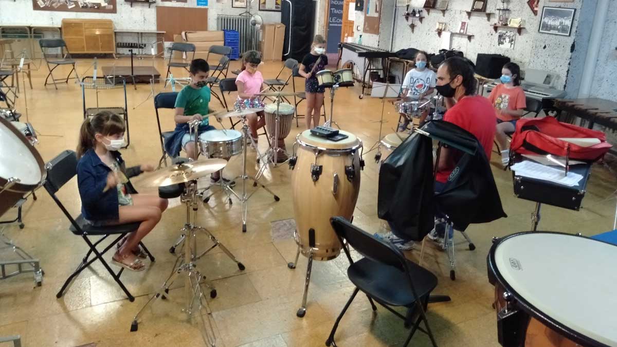 Clase de percusión ofrecida el pasado verano en el Curso Musical de Valencia de Don Juan.