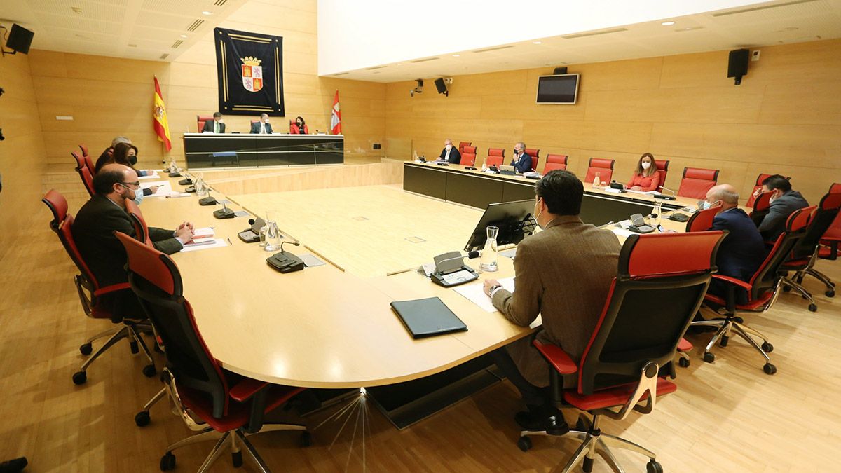 Portavoces de la Junta en una imagen de archivo. Portavoces de la Junta en una imagen de archivo.