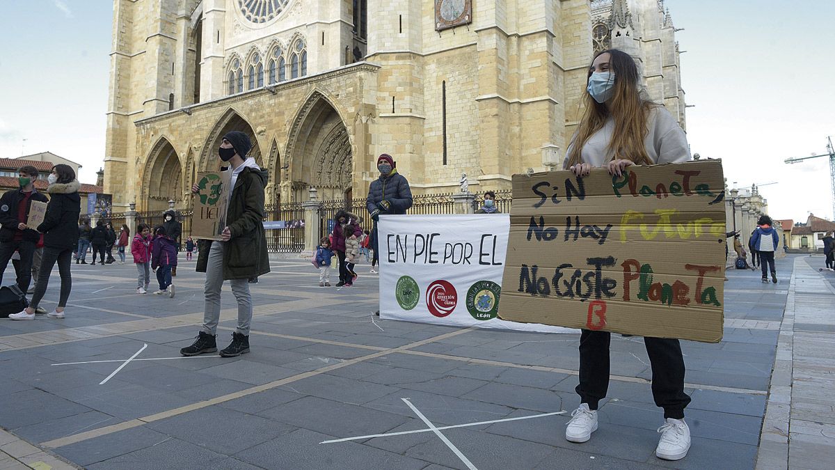 ‘Fridays for future’ volvió a reivindicar en las calles medidas climáticas más contundentes. | MAURICIO PEÑA