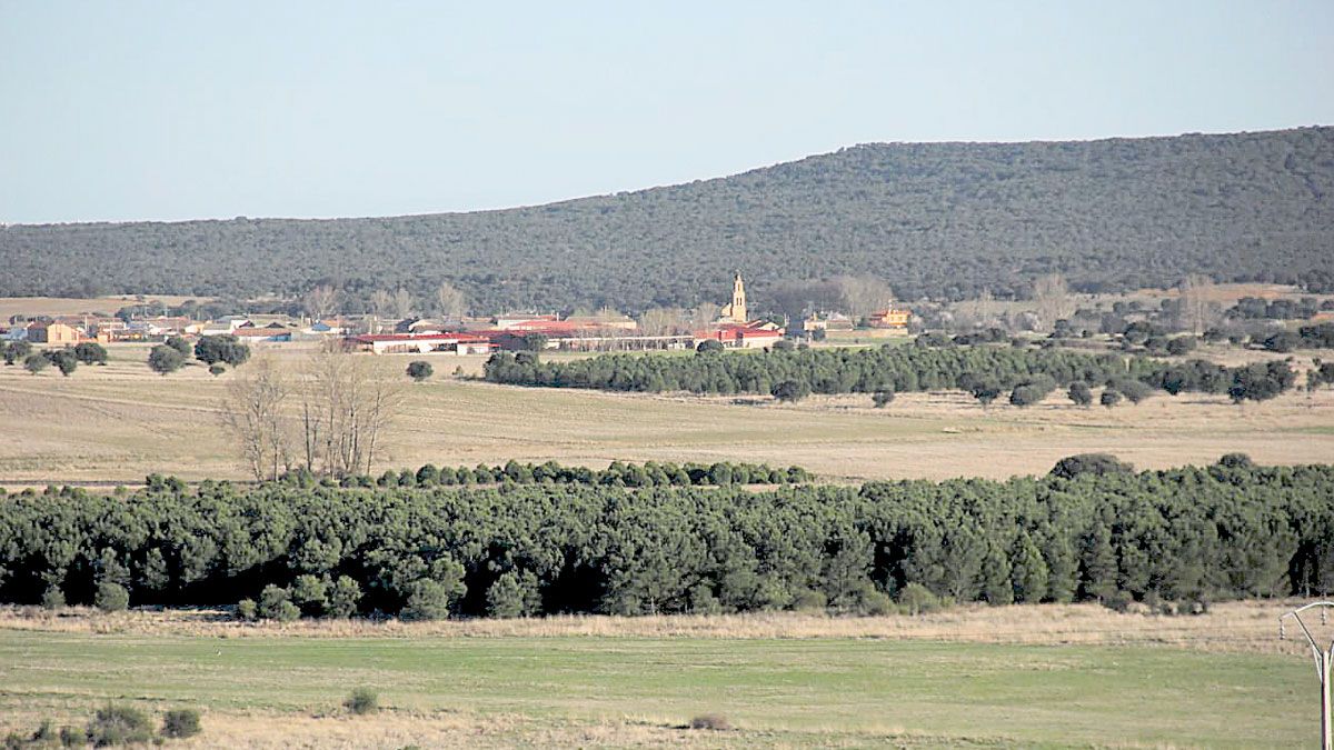 Bustos, un paisaje y un pueblo típicos de la comarca que nos propone visitar Andrés Martínez Oria, la cerca y desconocida tierra de la Sequeda. | ANDRÉS M. ORIA