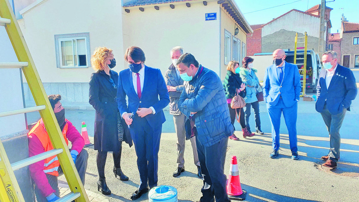 Suárez-Quiñones, durante su visita a Tiñosillos (Ávila). | L.N.C. Suárez-Quiñones, durante su visita a Tiñosillos (Ávila). | L.N.C.