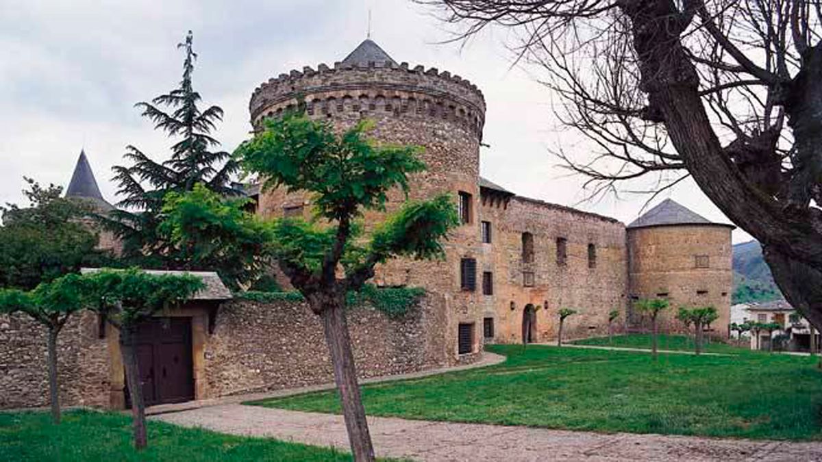 Una de las paradas históricas será en el Castillo de Villafranca. | RAMÓN CELA Una de las paradas históricas será en el Castillo de Villafranca. | RAMÓN CELA
