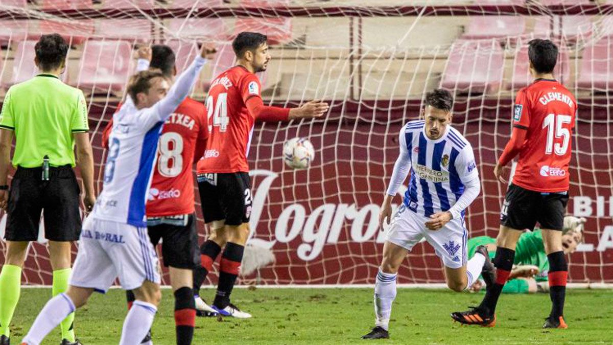 La Deportiva celebra el gol que le dio el triunfo en Las Gaunas en la primera vuelta. | LALIGA
