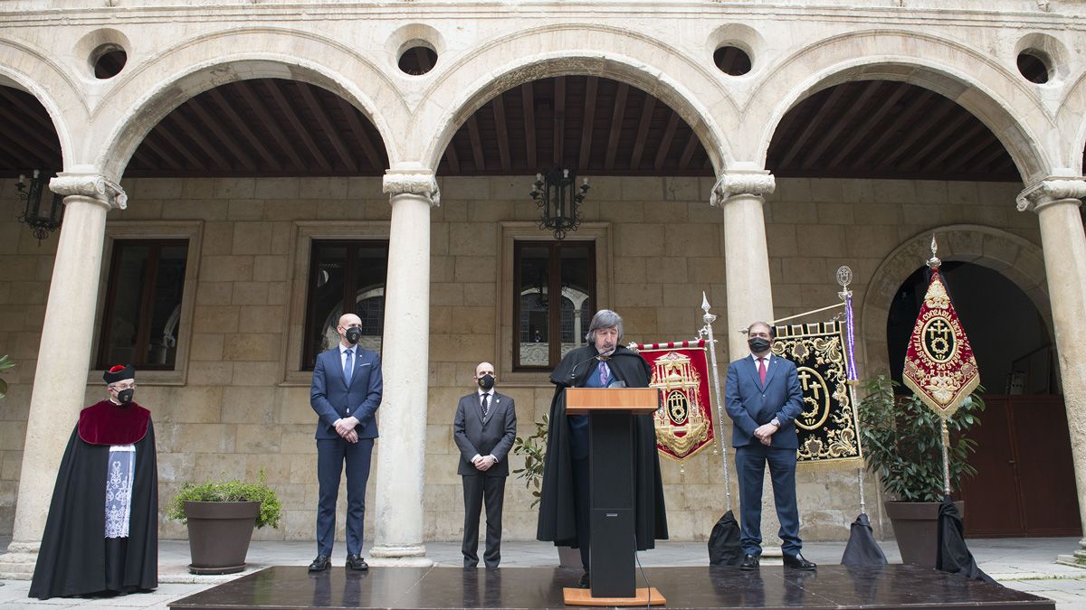 Un momento del pregón celebrado en el Palacio de los Guzmanes. | MAURICIO PEÑA