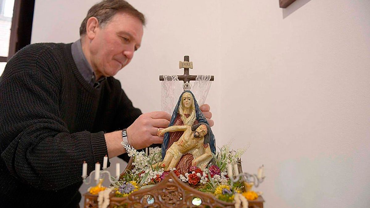 Jesús Ángel Fernández García dedicaba cada día un tiempo a estos pasos en miniatura después de cerrar el taller, ahora se ha jubilado... | LA CUNA DEL ARTE