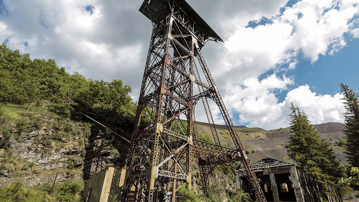 En la fotografía, el castillete del Pozo Ibarra, centro del proyecto de Mina Verde. | CARLOS S. CAMPILLO (ICAL)