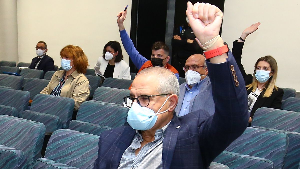 De la Fuente deja en minoría al PSOE en el Ayuntamiento y en el Consejo podría alcanzar algún acuerdo. | ICAL De la Fuente deja en minoría al PSOE en el Ayuntamiento y en el Consejo podría alcanzar algún acuerdo. | ICAL