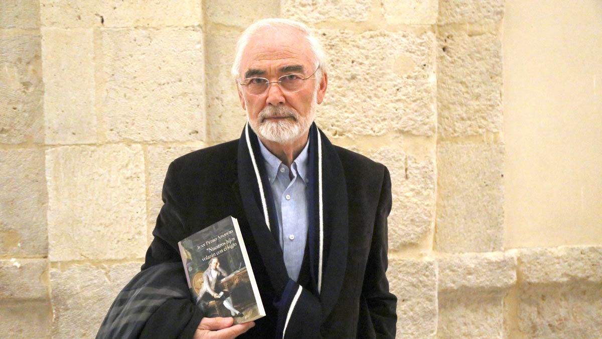 El escritor Juan Pedro Aparicio. | ICAL El escritor Juan Pedro Aparicio. | ICAL