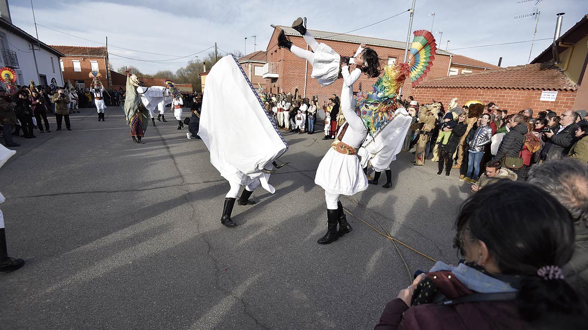 Mascaradas en el Carnaval de Velilla de la Reina. | SAÚL ARÉN