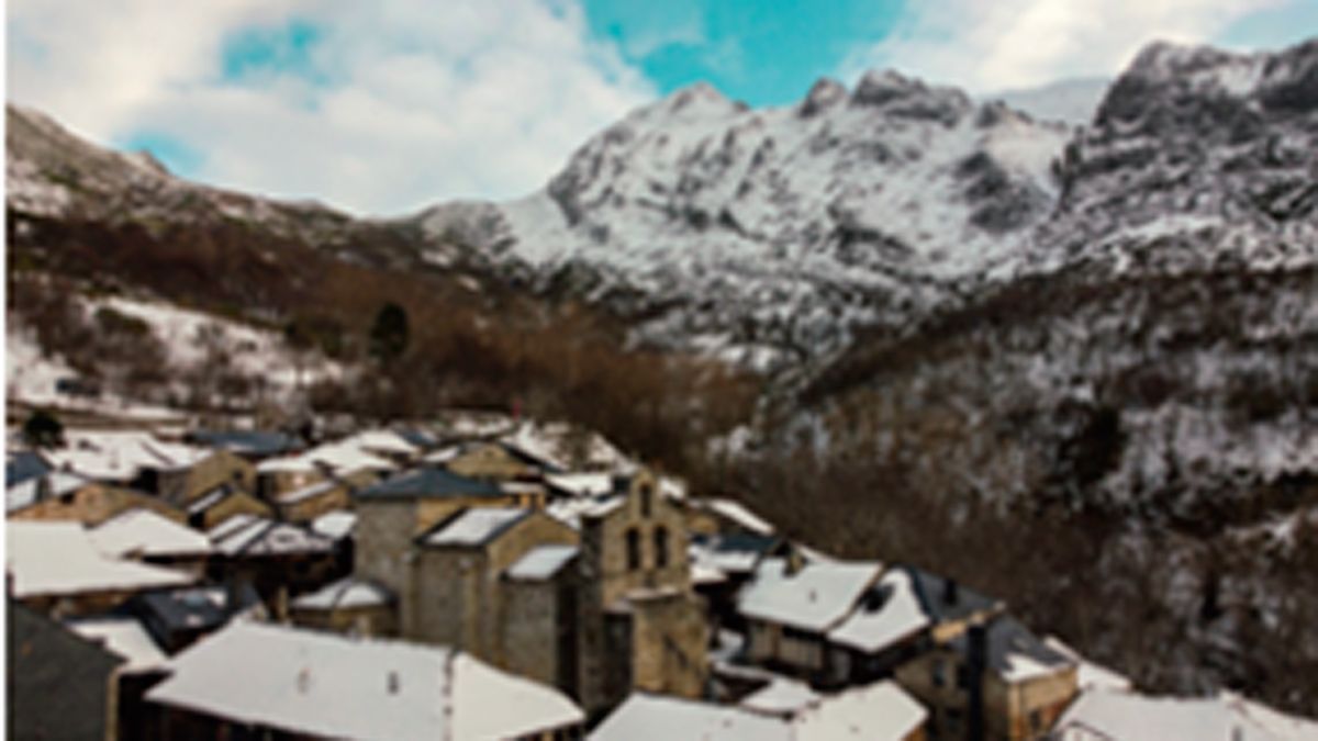 Imagen de Peñalba nevado que recoge el calendario.