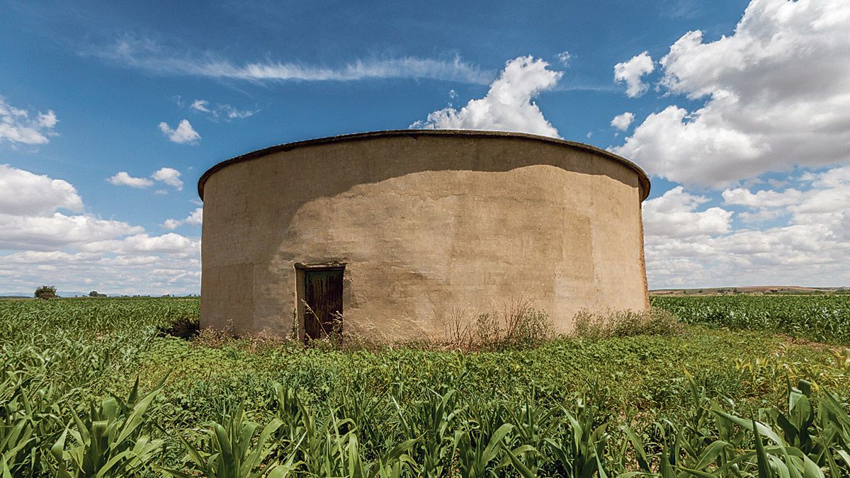 "Los palomares son una arquitectura nacida del barro, que a la vez cumplía una función y que tenía la belleza de lo natural". | IRMA BASARTE