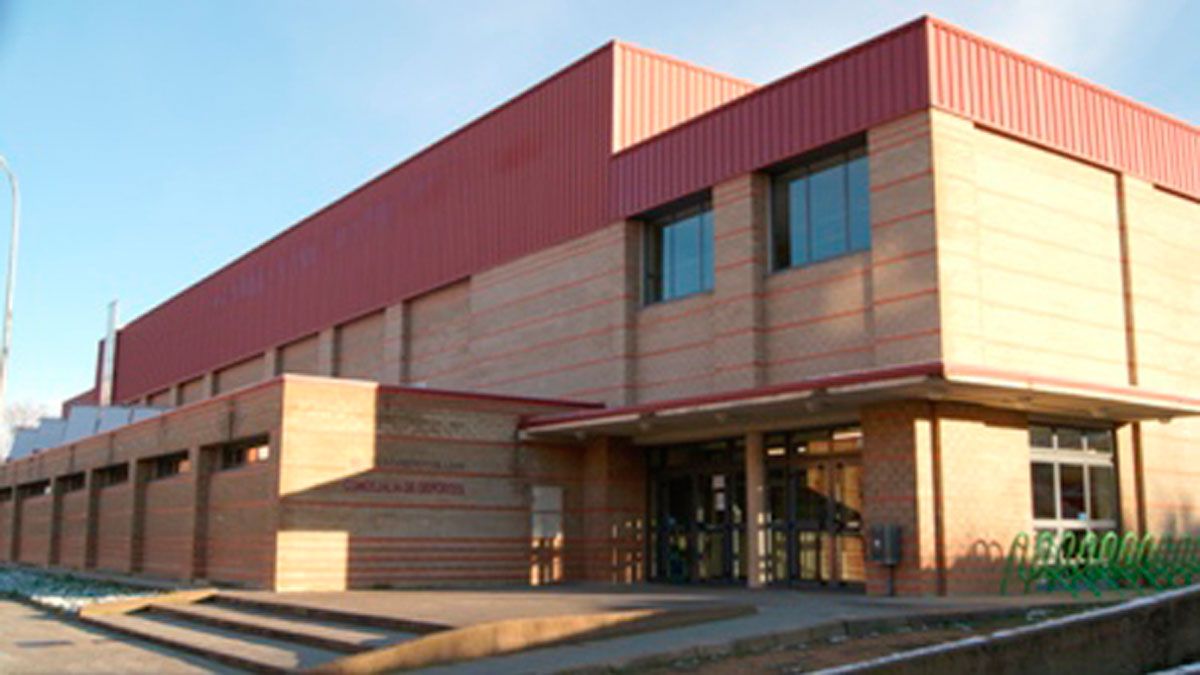 El Polideportivo de San Esteban de titularidad municipal.