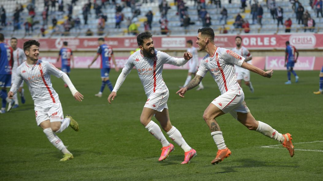 La Cultural celebra un gol en un partido de esta temporada. | MAURICIO PEÑA