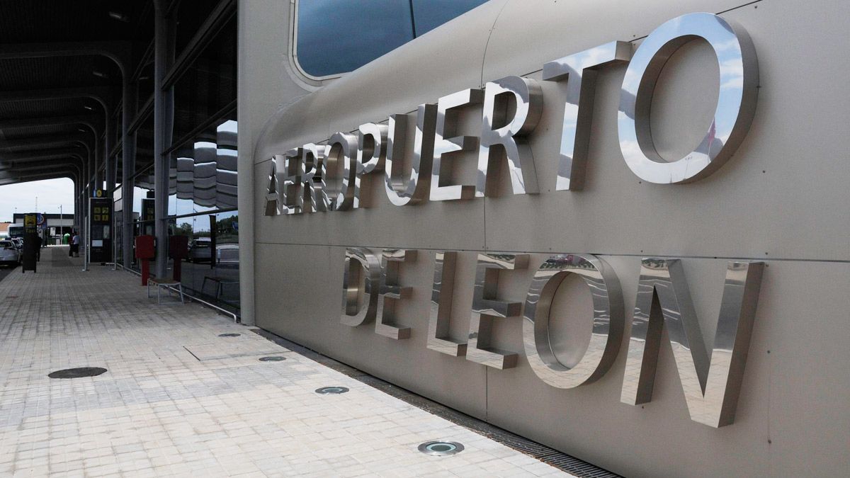 Imagen de archivo del aeropuerto de La Virgen del Camino. | MAURICIO PEÑA