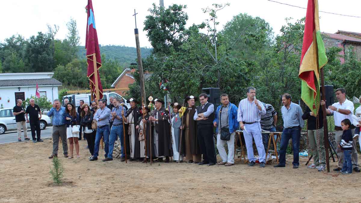La Junta Vecinal estuvo bien arropada durante la ‘reinauguración’. | A.H.