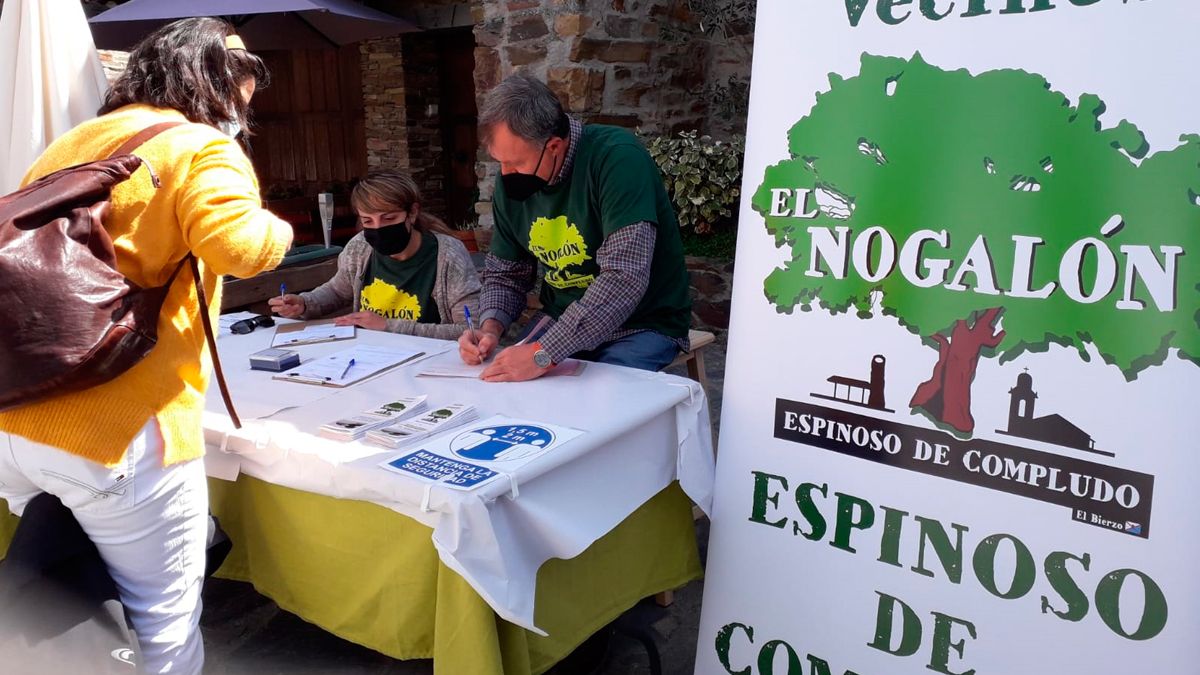 Primer contacto de El Nogalón con los vecinos. de Espinoso de Compludo. Primer contacto de El Nogalón con los vecinos. de Espinoso de Compludo.