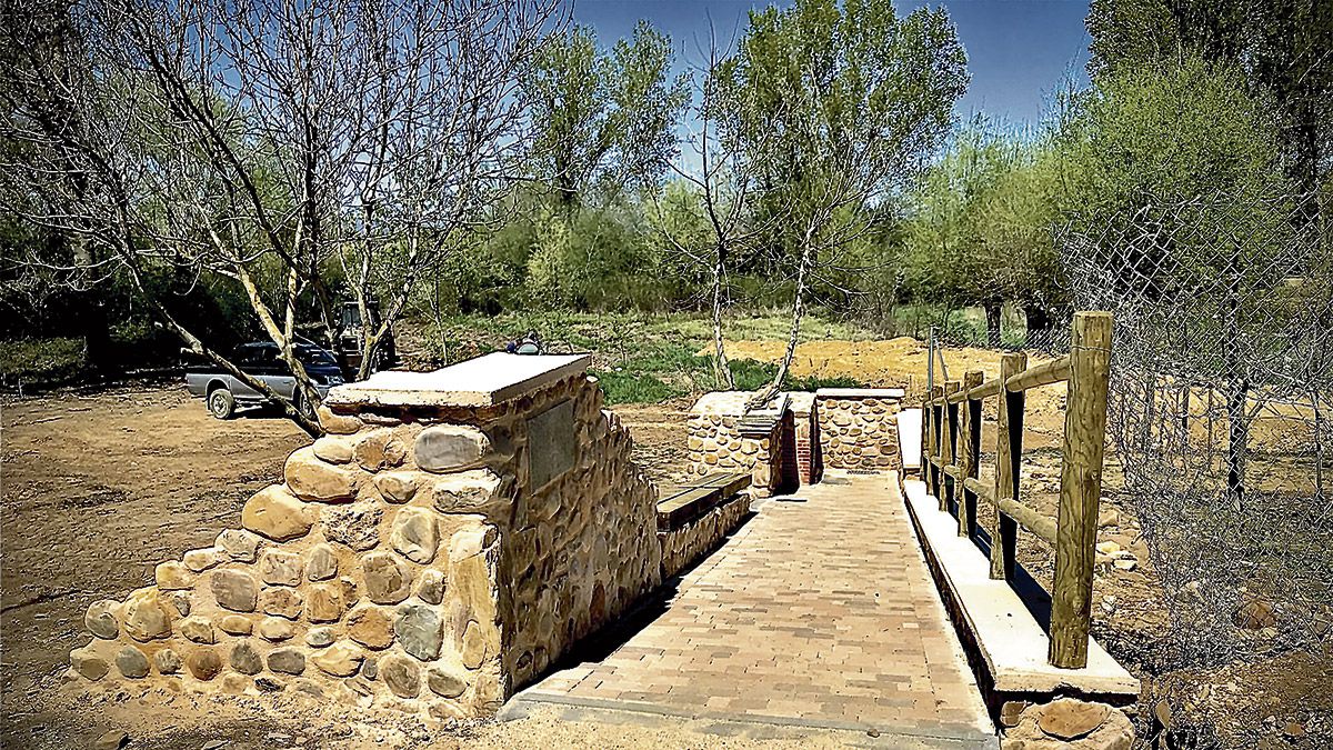 El pueblo de Celadilla ha recuperado la fuente de la Figal, un magnífico punto final con agua fresca | GARY FERRERO