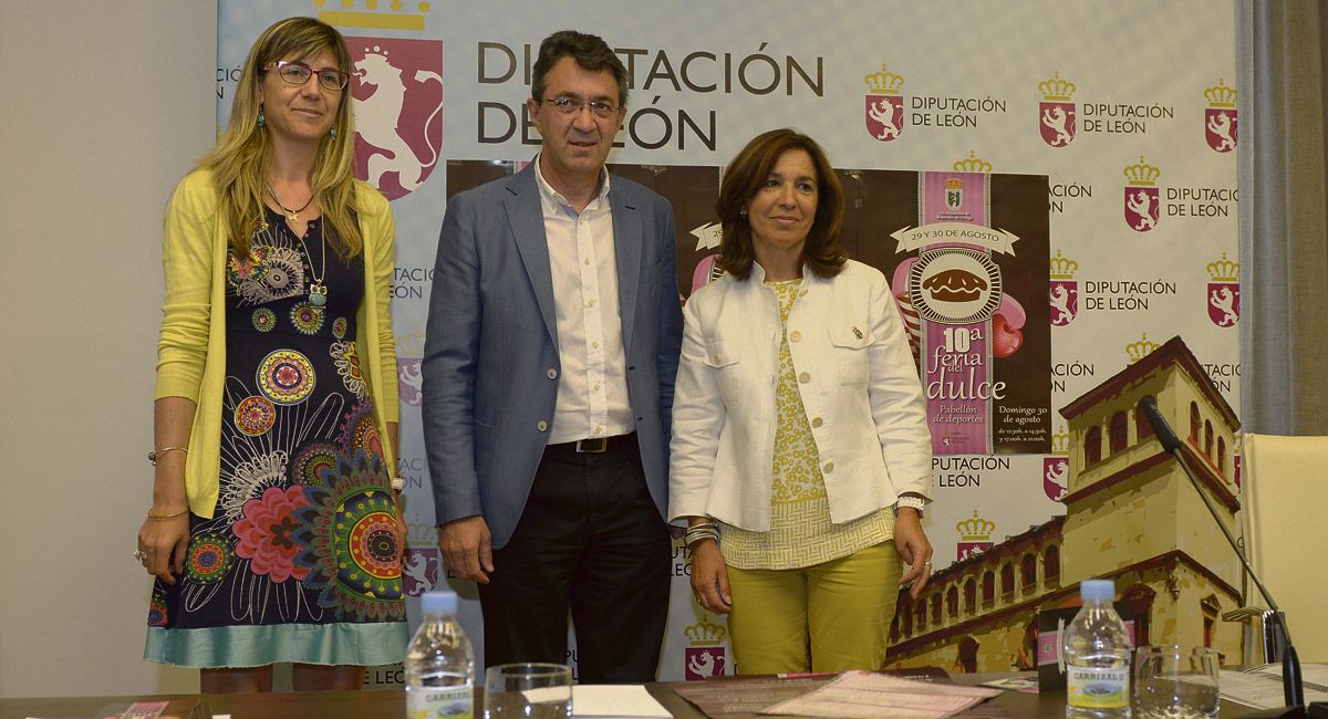 Camino Anzules, Juan M. Majo y Ana Rosa Sopeña presentaron la feria. | Mauricio Peña