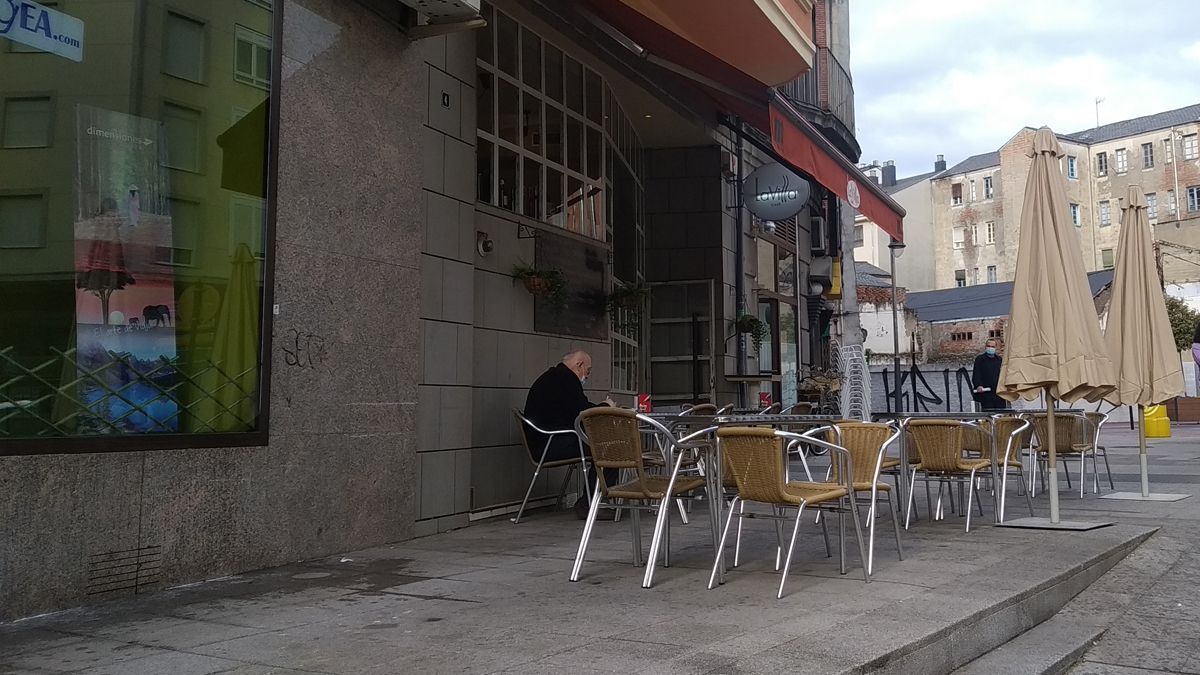 Las terrazas son las únicas que pueden mantenerse pero la lluvia anunciada no parece prever mucha afluencia. | M.I.