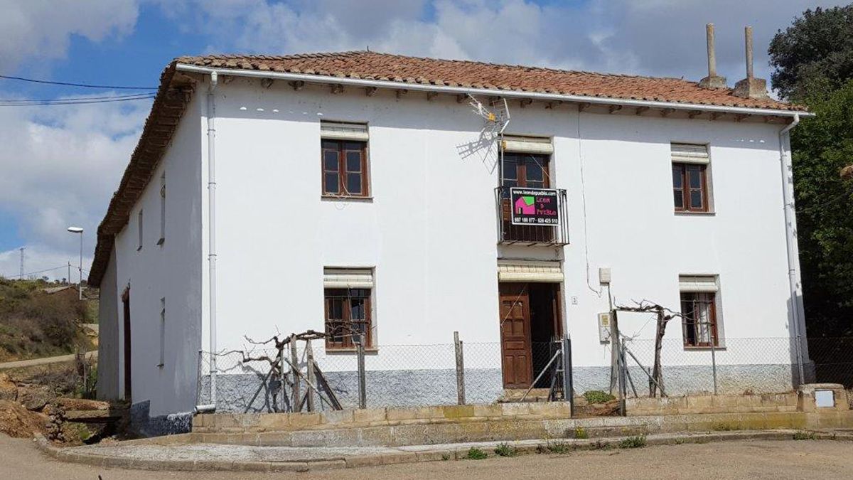 Imagen de una casa que está a la venta en San Miguel de Escalada a través de 'León de Pueblo'. | DARÍO VILLANUEVA