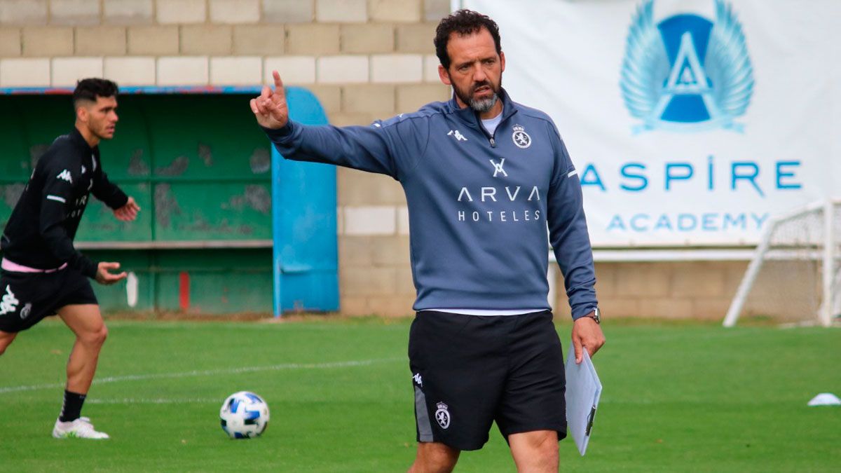 Ramón González dirige su primer entrenamiento con la Cultural. | CYD