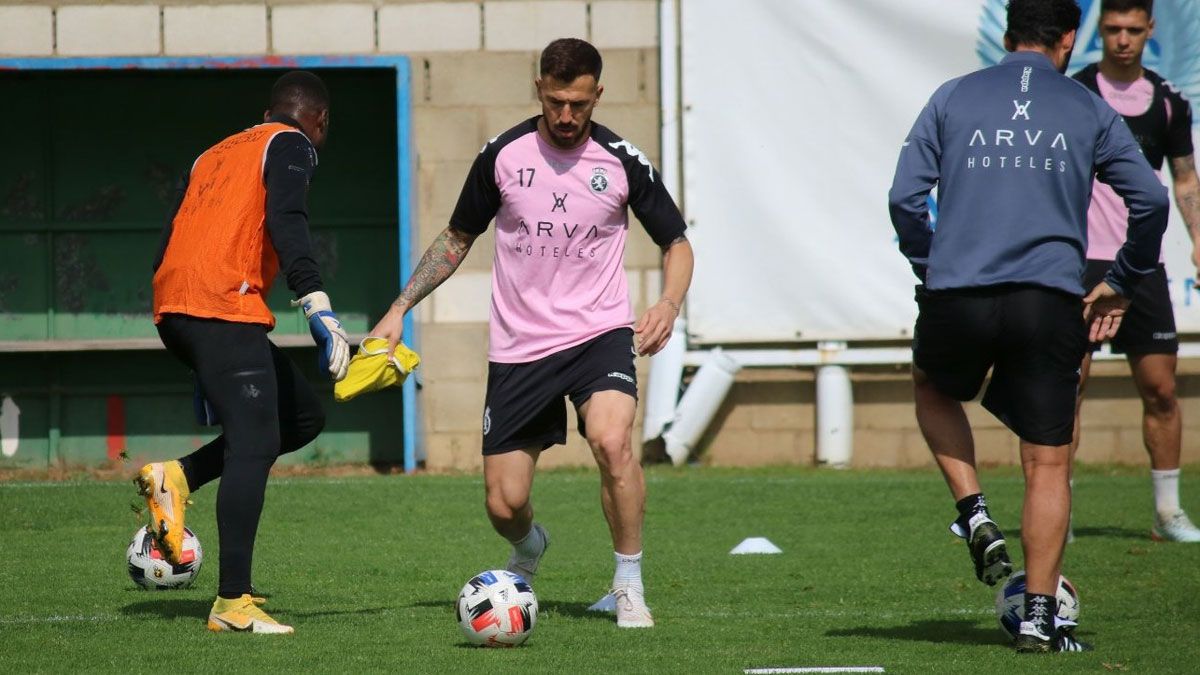 Un instante del primer entrenamiento de Ramón con la Cultural. | CYD