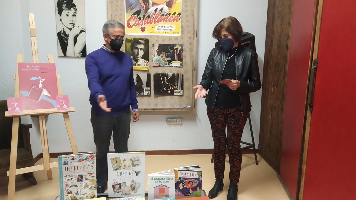 Jesús Álvarez Courel y Concepción De Vega presentaron el audiovisual y las lecturas infantiles. | M.I.