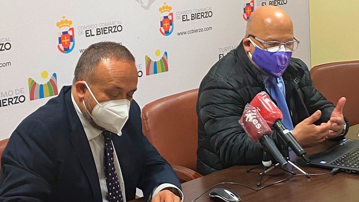 Reunión del subdelegado con el presidente del Consejo Comarcal en Ponferrada.