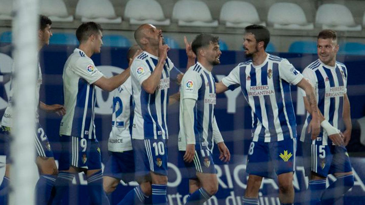 La Ponferradina celebra uno de sus goles frente al Lugo. | LALIGA