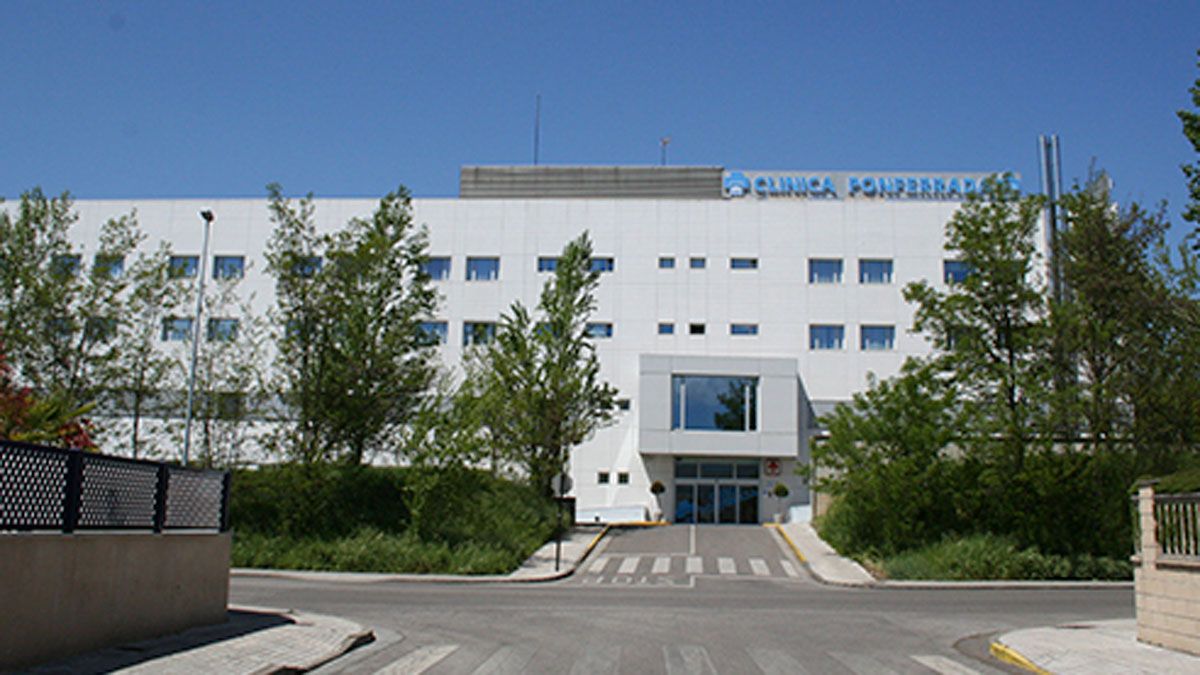 Fachada de la Clínica Ponferrada.