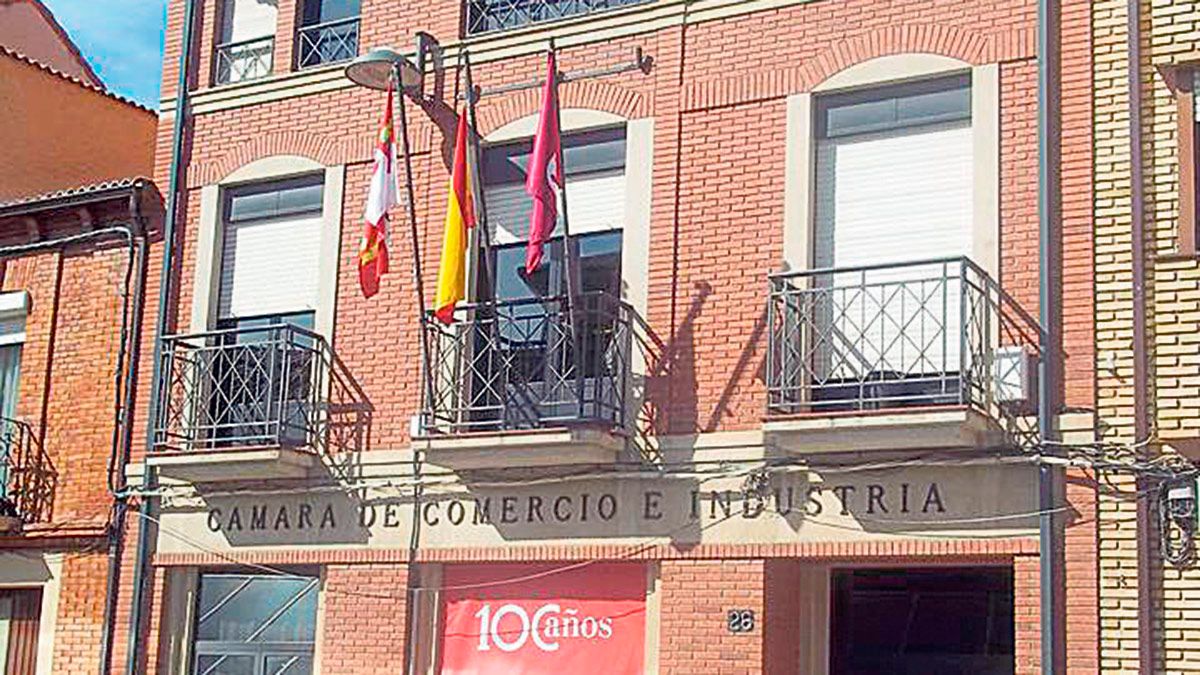 Fachada de la Cámara de Comercio de Astorga. | P.F.