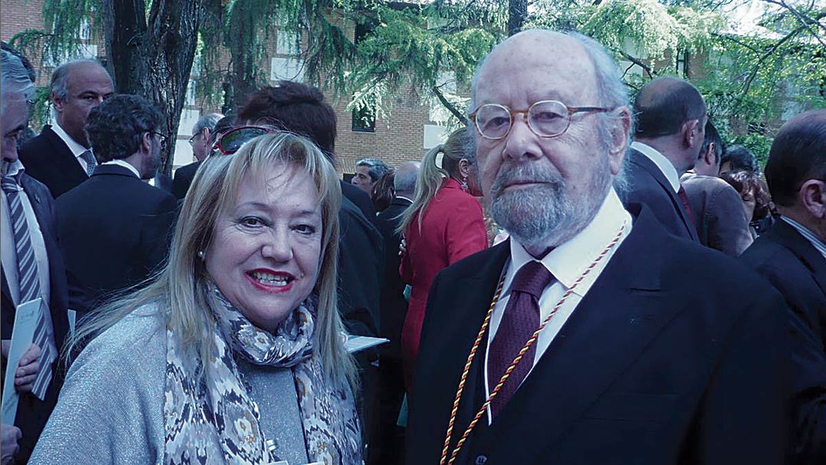 Carmen Busmayor y José Manuel Caballero Bonald en la entrega del Premio Cervantes en abril de 2013.