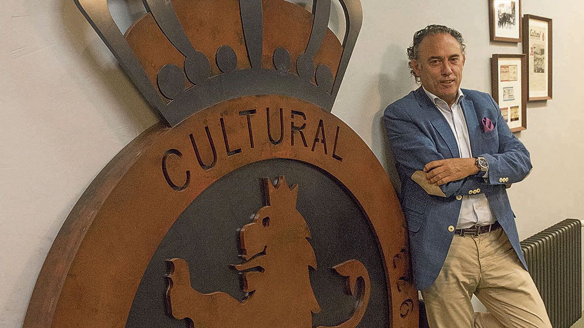 Felipe Llamazares, director general de la Cultural, durante la entrevista en el Reino de León. | MAURICIO PEÑA