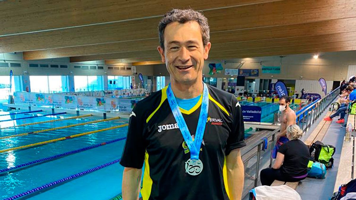 Enrique Sánchez, con las dos medallas. | L.N.C.