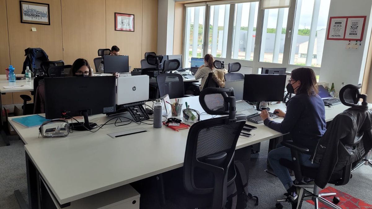 Primeros trabajadores de la empresa SoftwareONE en León. | L.N.C.