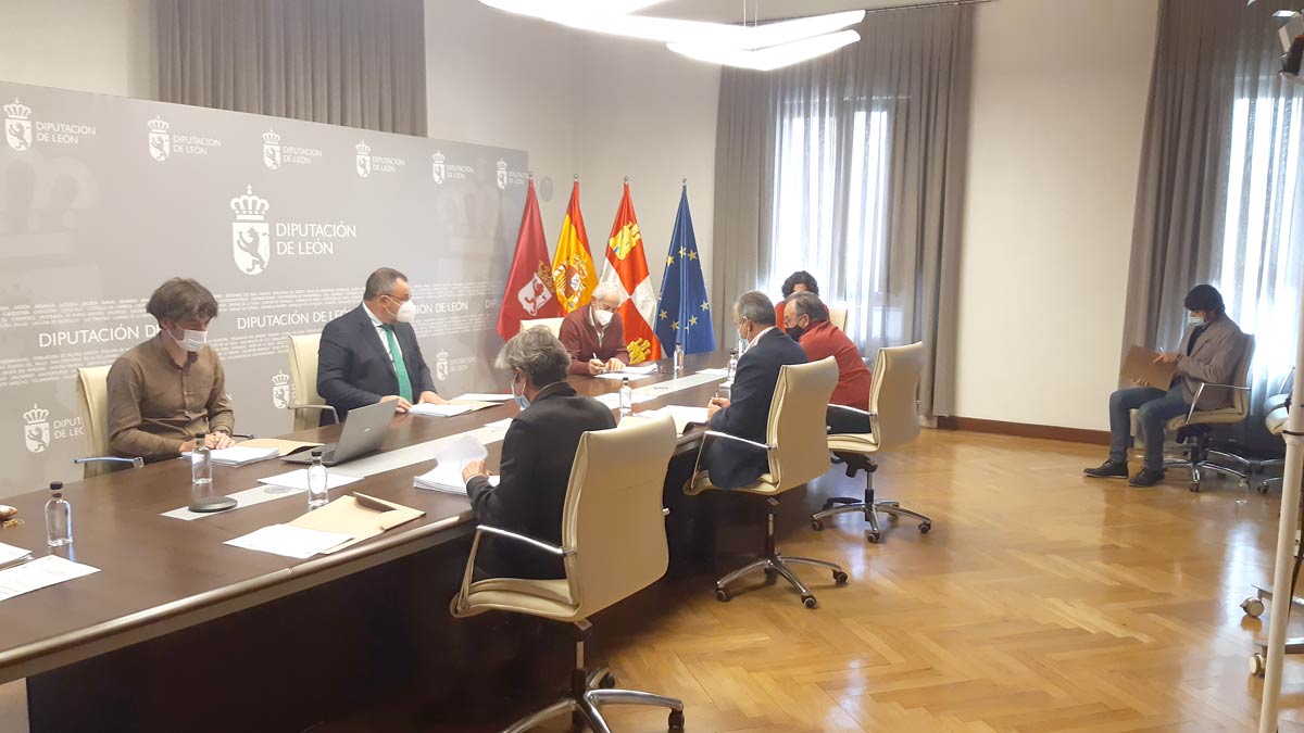 Un momento de la reunión del Consejo Rector del ILC en la Diputación. Un momento de la reunión del Consejo Rector del ILC en la Diputación.