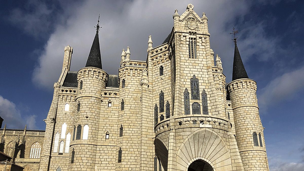 Una imagen del Palacio de Gaudí de Astorga, uno de los principales emblemas de la ciudad. P.F.