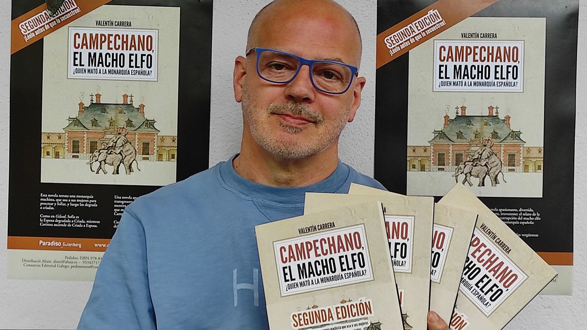 Valentín Carrera con su último trabajo literario sobre el que conversará en el encuentro.